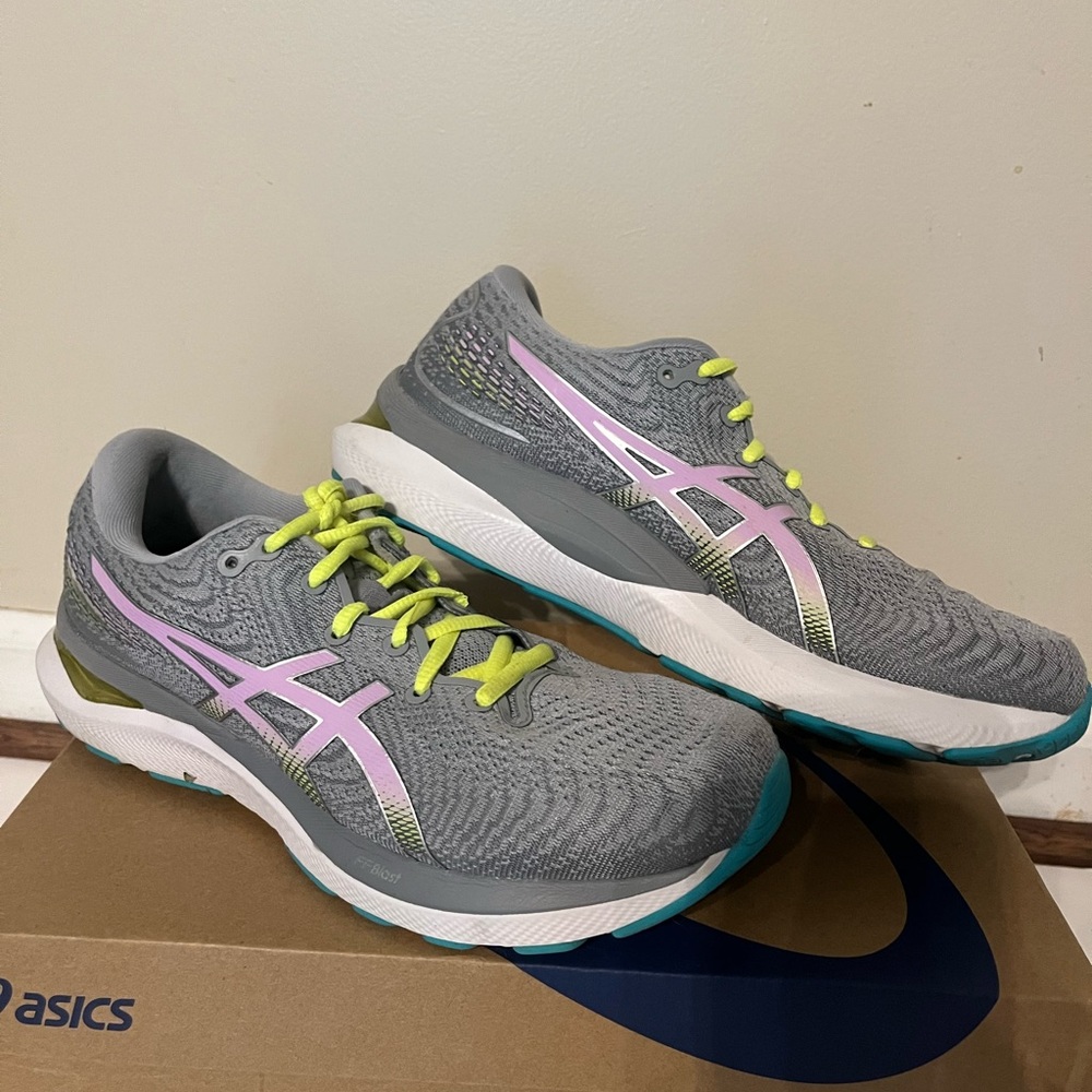 ASICS cumulus 24 size 9